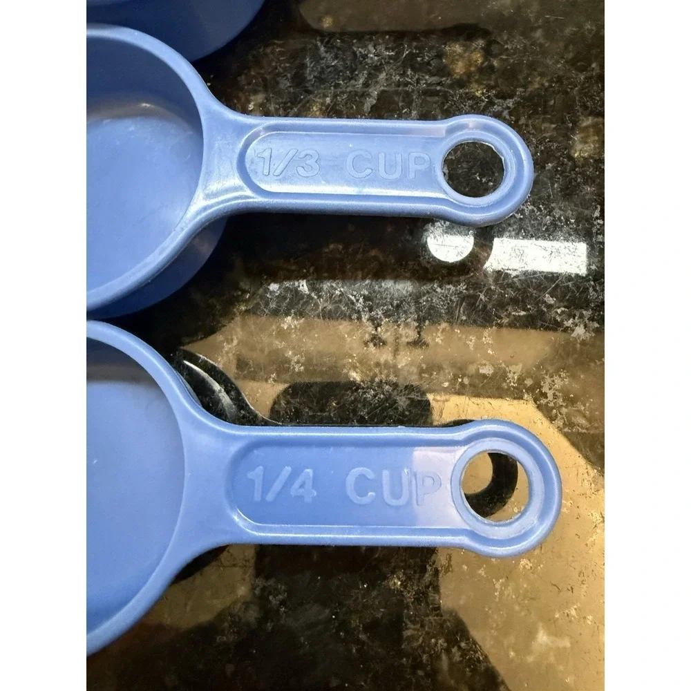 Vintage Rubbermaid Nesting Measuring Cups Blue 4 Pc Servin Saver 1/2‎ 1/3 1/4 1